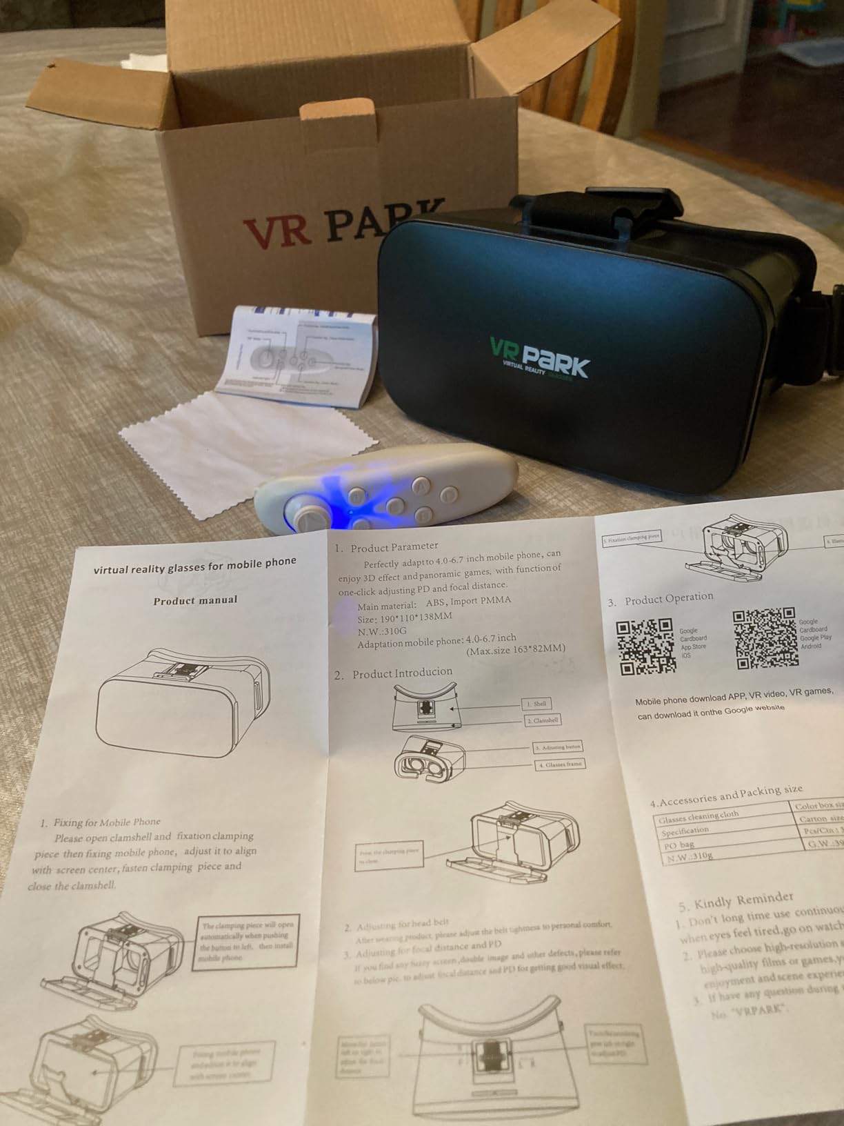 3D VR Headset, Virtual Reality 3D VR Glasses, Anti-Blue Light Adjustable 3D Headset Helmets for iPhone or Android Compatible with 4.5