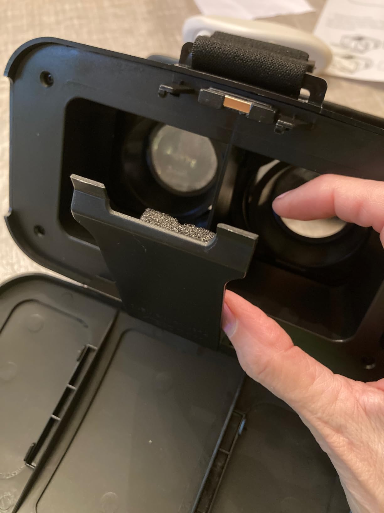 3D VR Headset, Virtual Reality 3D VR Glasses, Anti-Blue Light Adjustable 3D Headset Helmets for iPhone or Android Compatible with 4.5