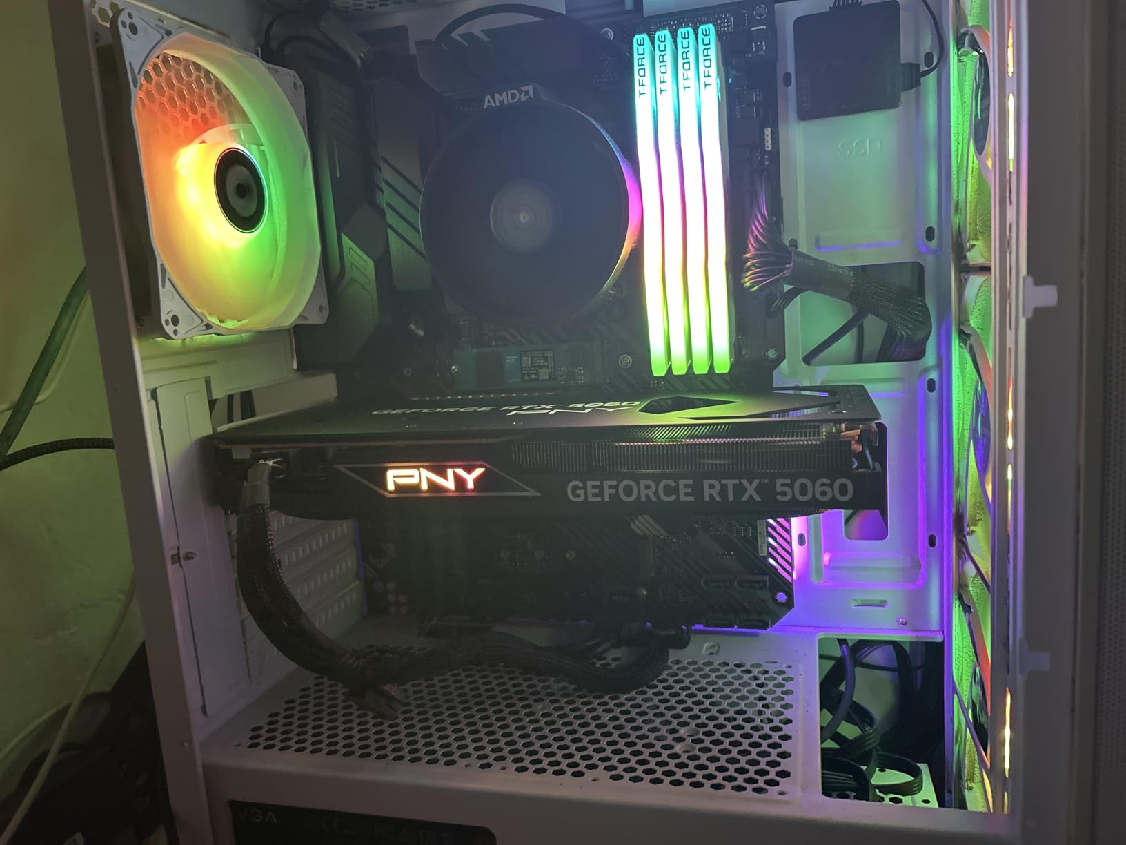 PNY NVIDIA GeForce RTX™ 5060 Epic-X™ ARGB OC Triple Fan, Graphics Card (8GB GDDR7, 128-bit, SFF-Ready, PCIe® 5.0, HDMI®/DP 2.1, 2-Slot, NVIDIA Blackwell Architecture, DLSS 4) - Customer Photo 3
