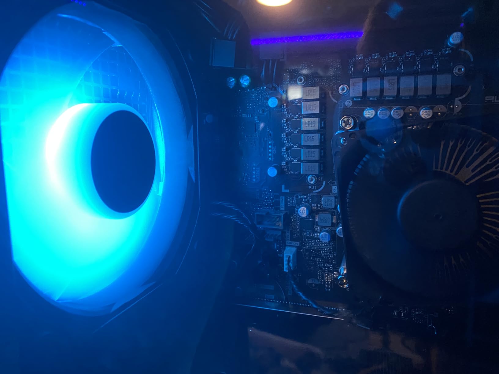 Alienware Aurora Gaming Desktop ACT1250 - Intel Core Ultra 7 265KF Processor, Air Cooled, NVIDIA GeForce RTX 5060Ti, 16GB DDR5 RAM, 1TB SSD, 500W Platinum Rated PSU, Win 11 Home - Clear Panel - Customer Photo 2