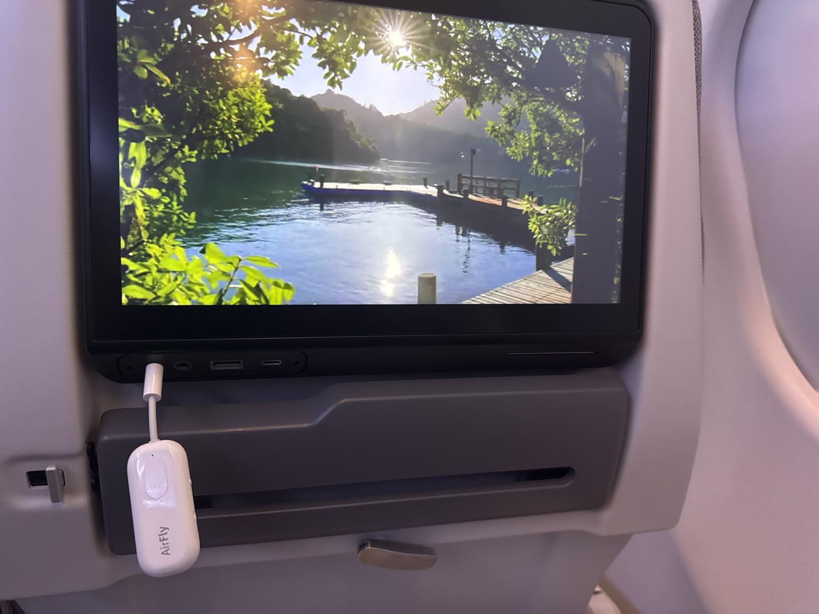 Twelve South AirFly Pro 2 Bluetooth 5.0 Transmitter/Receiver for TV/Airplane to 2 Wireless Headphones – Wireless Adapter for AirPods, Airplane, Car, Gym, Home, Use with Any 3.5 mm Audio Jack, Blue Customer Review Twelve South AirFly Pro 2 Bluetooth 5.0 Transmitter/Receiver for TV/Airplane to 2 Wireless Headphones – Wireless Adapter for AirPods, Airplane, Car, Gym, Home, Use with Any 3.5 mm Audio Jack, Blue - Customer Photo 1