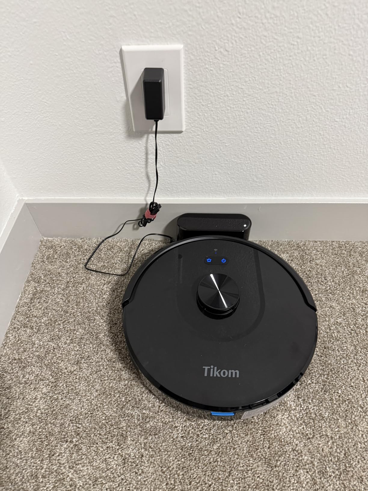 Tikom Robot Vacuum and Mop Combo, 6000 Pa Automatic Robotic Vacuum Cleaner, Smart Mapping, 150 Min Max, Ideal for Pet Hair, Hardfloors, Carpets, Home(L8000 Pro) - Customer Photo 1