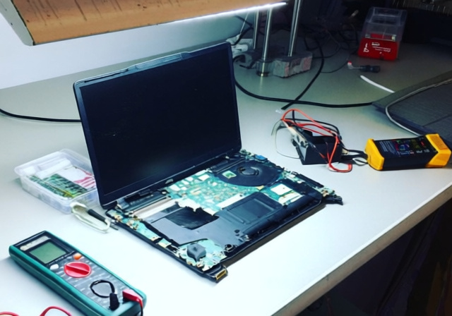 How to Diagnose a Laptop with a Broken Power Jack: Complete Guide - Ofzen & Computing
