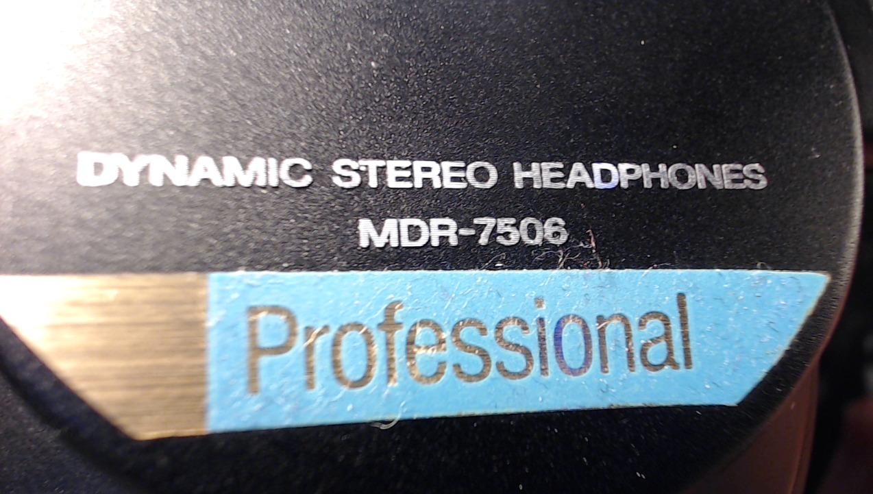 Sony MDR7506 Professional Large Diaphragm Headphone - Customer Photo 3