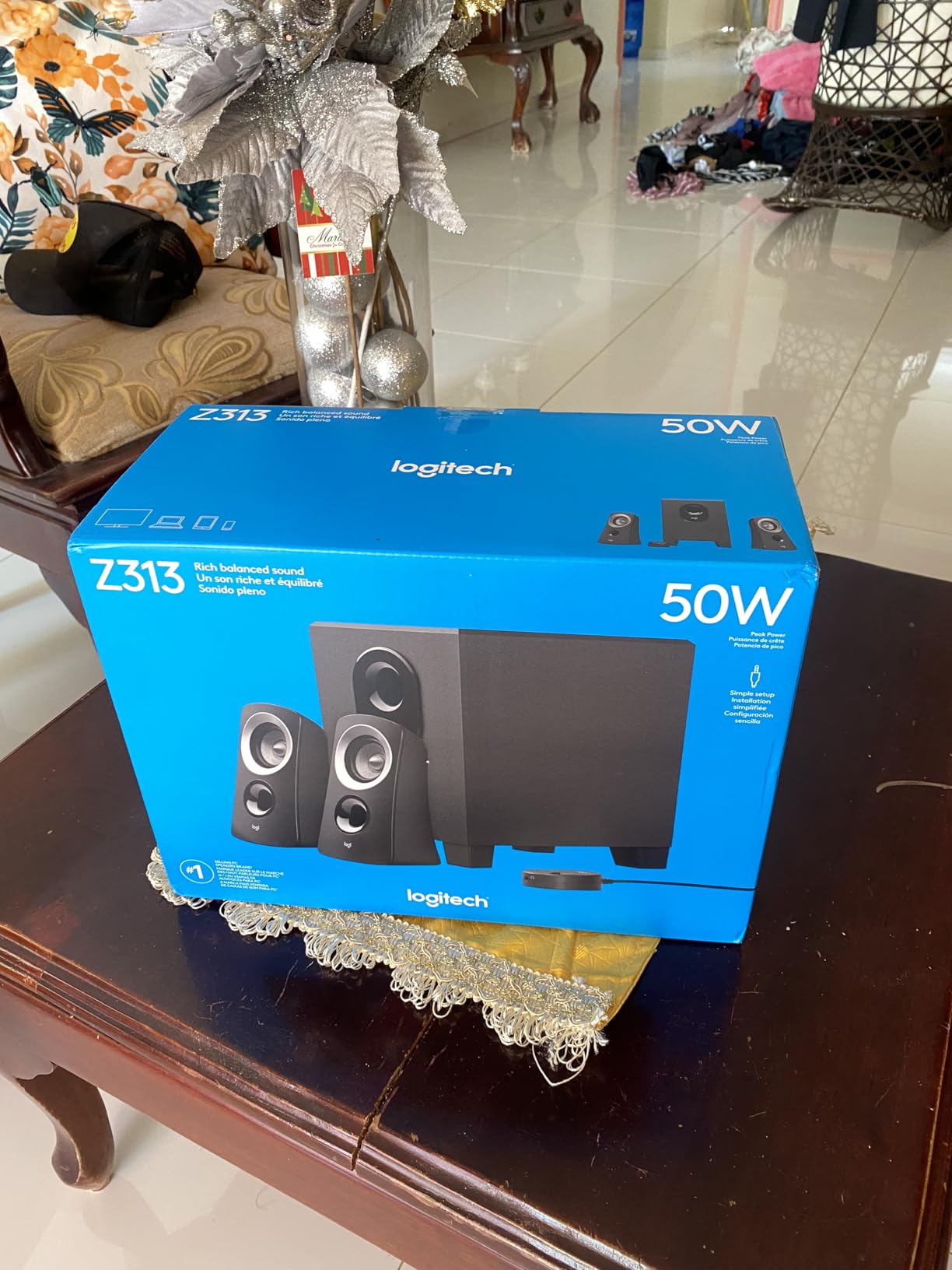 Logitech Z313 2.1 Multimedia Speaker System with Subwoofer, Full Range Audio, 50 Watts Peak Power, Strong Bass, 3.5mm Audio Inputs, PC/PS4/Xbox/TV/Smartphone/Tablet/Music Player - Black customer photo 1