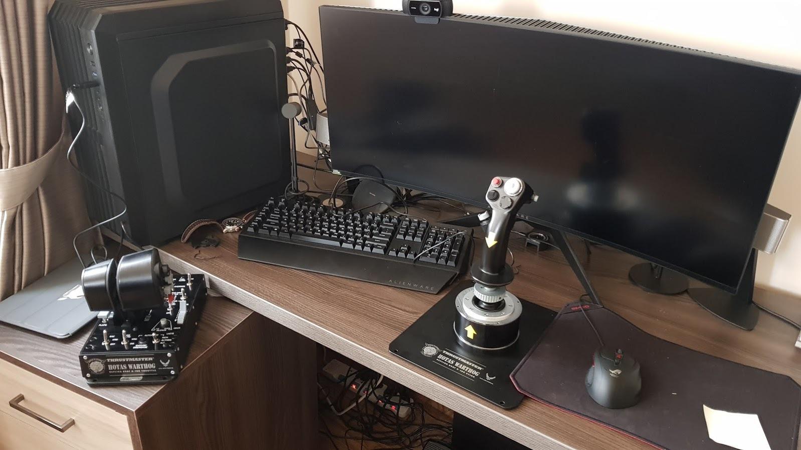 Thrustmaster HOTAS Warthog Flight Stick, Throttle and Control Panel for Flight Simulation, Official Replica of the U.S Air Force A-10C Aircraft (Compatible with PC) - Customer Photo 1