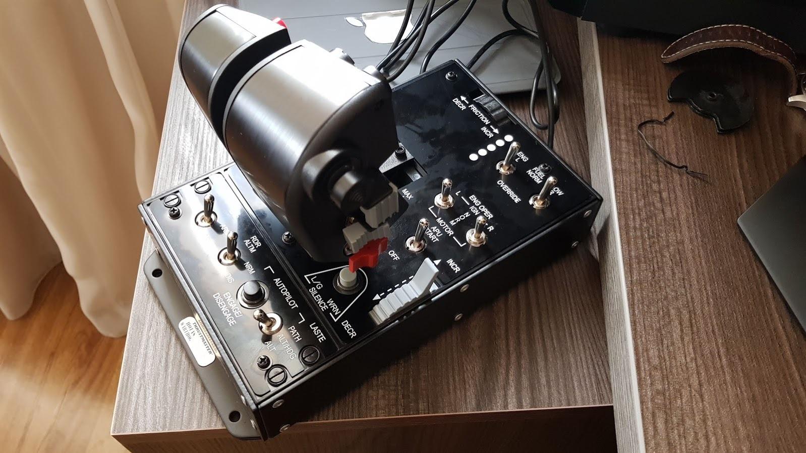 Thrustmaster HOTAS Warthog Flight Stick, Throttle and Control Panel for Flight Simulation, Official Replica of the U.S Air Force A-10C Aircraft (Compatible with PC) - Customer Photo 2