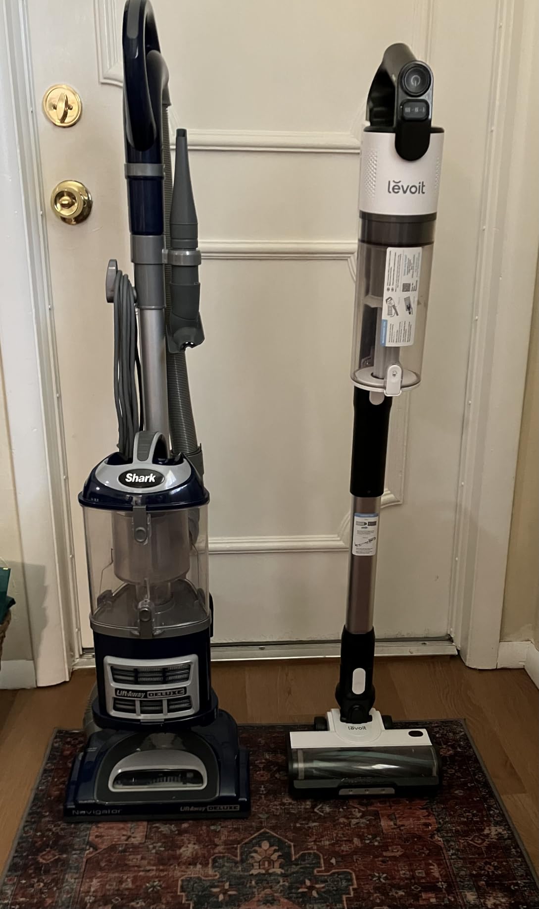 Shark | Upright Vacuum Cleaner | Navigator Lift-Away | Swivel Steering | HEPA Filter | Vacuum for Pet Hair | Crevice Tool & Dusting Brush Included | For Carpets & Hard Floors | White/Silver | NV356E - Customer Photo 3