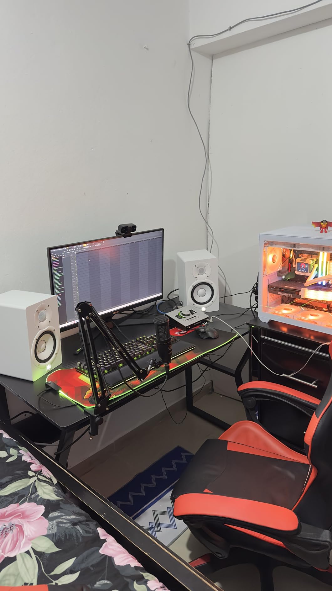 YAMAHA HS8 Studio Monitor, Black, 8 Inch Customer Review YAMAHA HS8 Studio Monitor, Black, 8 Inch - Customer Photo 1