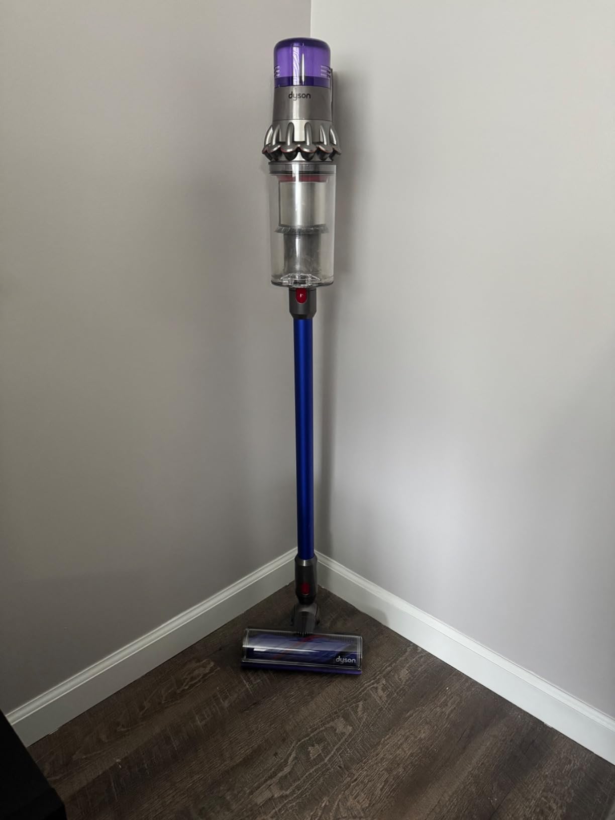 Dyson V11 Origin Cordless Vacuum, 185AW, 3 Power Modes, Up to 60 Minutes,² Deep Cleans Hard Floors and Carpets, Detangles pet Hair, Converts to Handheld - Customer Photo 3