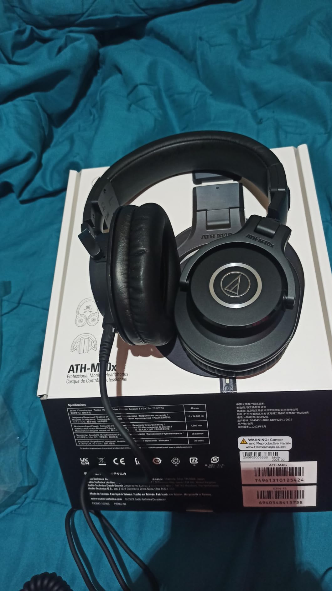 Audio-Technica ATH-M40x Professional Studio Monitor Headphone, Black, With Cutting Edge Engineering, 90 Degree Swiveling Earcups, Pro-grade Earpads/Headband, Detachable Cables Included - Customer Photo 2