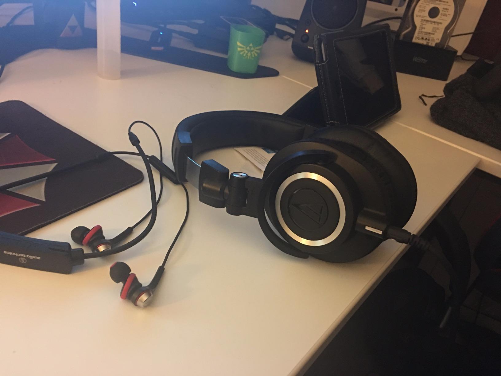 Audio-Technica ATH-M50x Professional Studio Monitor Headphones, Black - Customer Photo 2