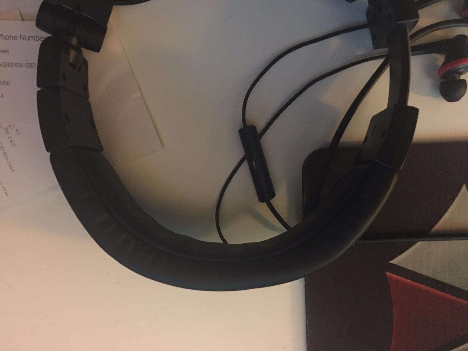 Audio-Technica ATH-M50x Professional Studio Monitor Headphones, Black Customer Review Audio-Technica ATH-M50x Professional Studio Monitor Headphones, Black - Customer Photo 3