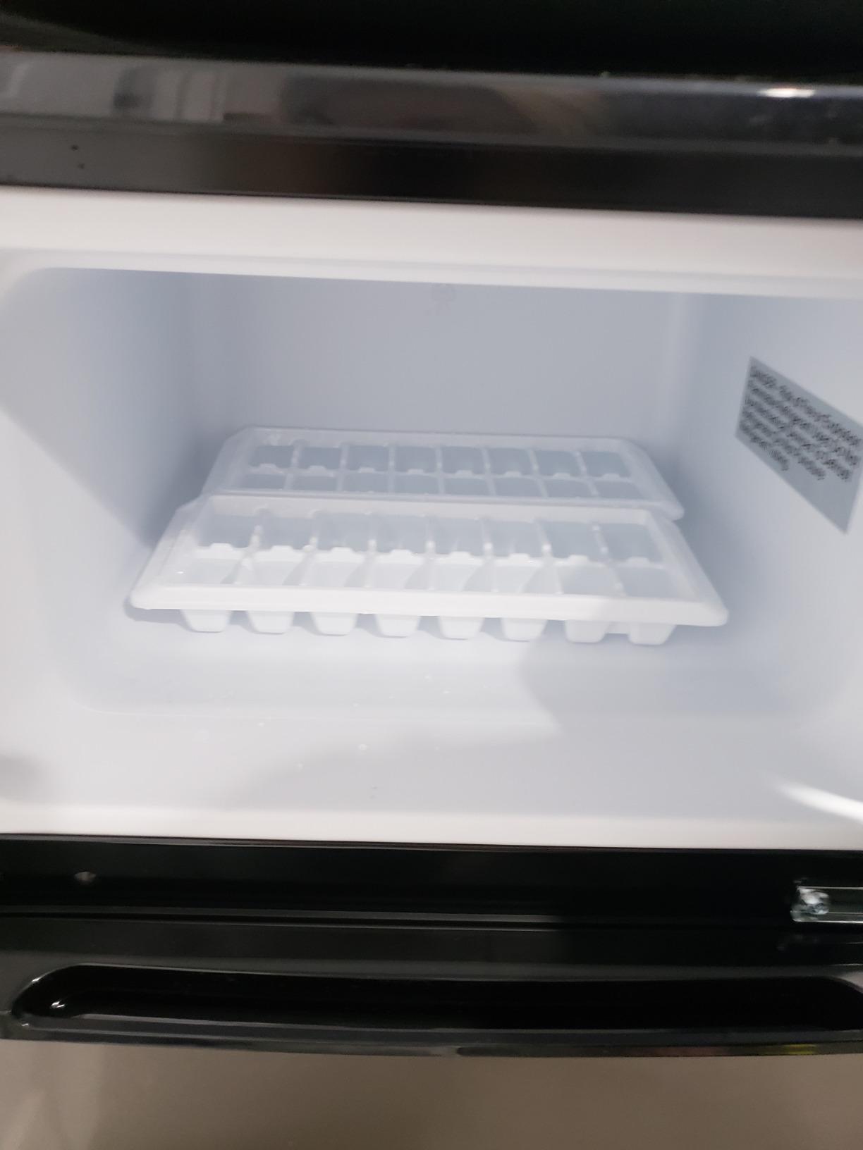 EdgeStar CRF321SS 3.1 Cu. Ft. Dorm Sized Energy Star Compact Fridge/Freezer Customer Review EdgeStar CRF321SS 3.1 Cu. Ft. Dorm Sized Energy Star Compact Fridge/Freezer - Customer Photo 2