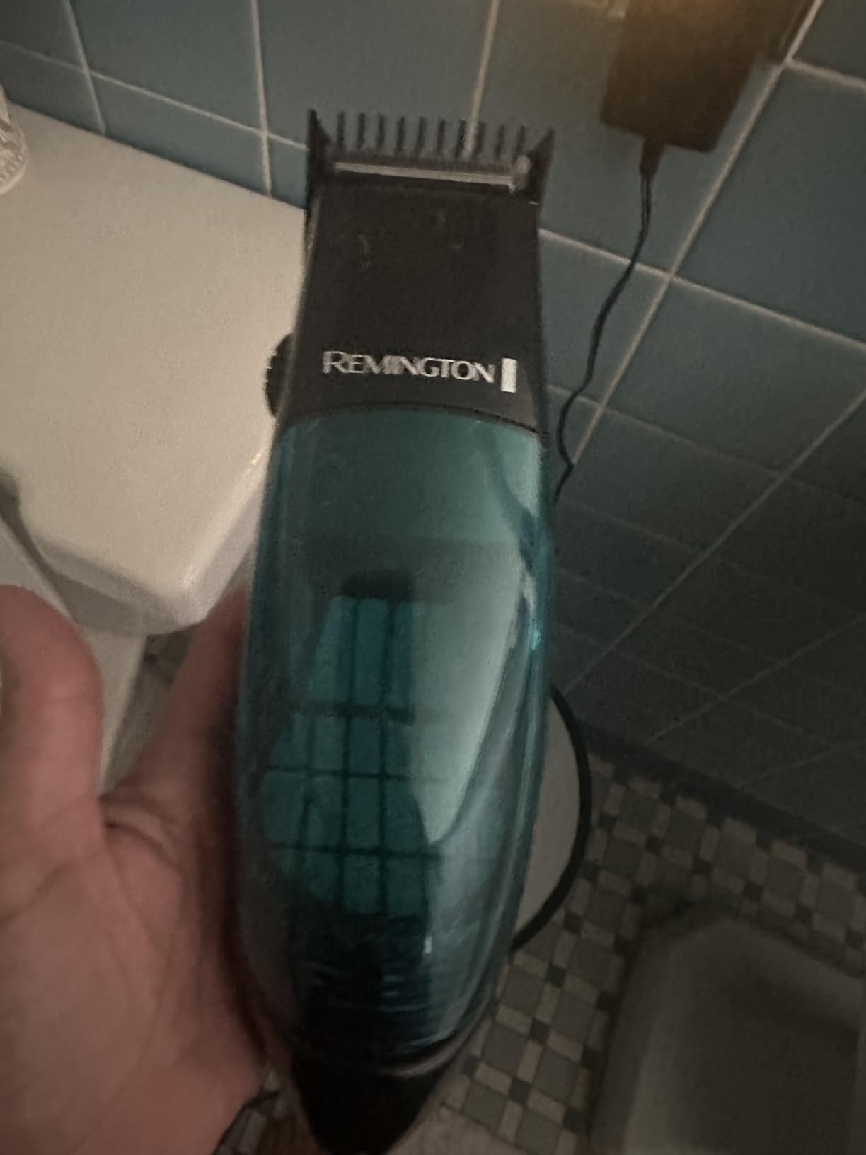 Remington Vacuum Haircut Kit, Vacuum Beard Trimmer, Hair Clippers for Men with Removable Hair Chamber and Dual Motor Power (18 pieces) - Customer Photo 1