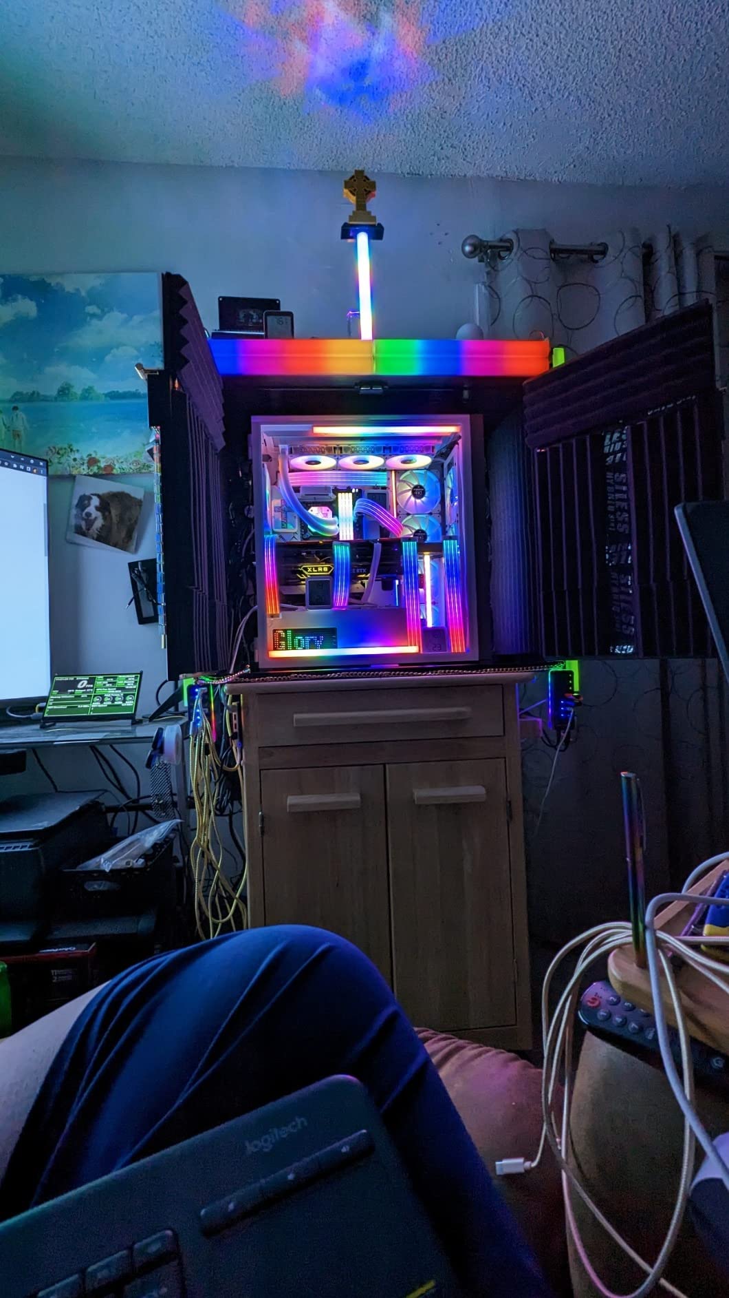 Windex Electronic Cleaning Wipes, Pre-Moistened Screen Wipes for TVs, Phones, and Other Electronics, Resealable for a Freshness Lock, 25 Count - Customer Photo 2