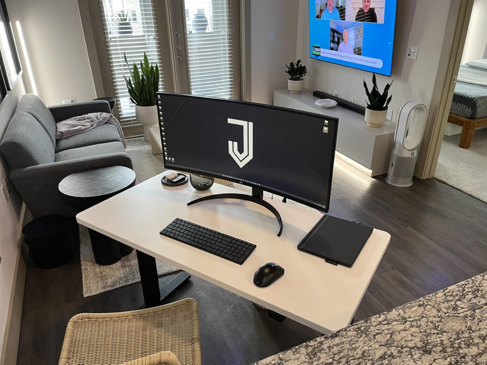 Screen Mom Screen Cleaner Spray and Microfiber Cloth 16oz Screen Cleaner Spray and Wipe for TV, Laptop, Computer, Phone, iPad, Car Screen Cleaning Kit Electronic Cleaner Spray - Customer Photo 2