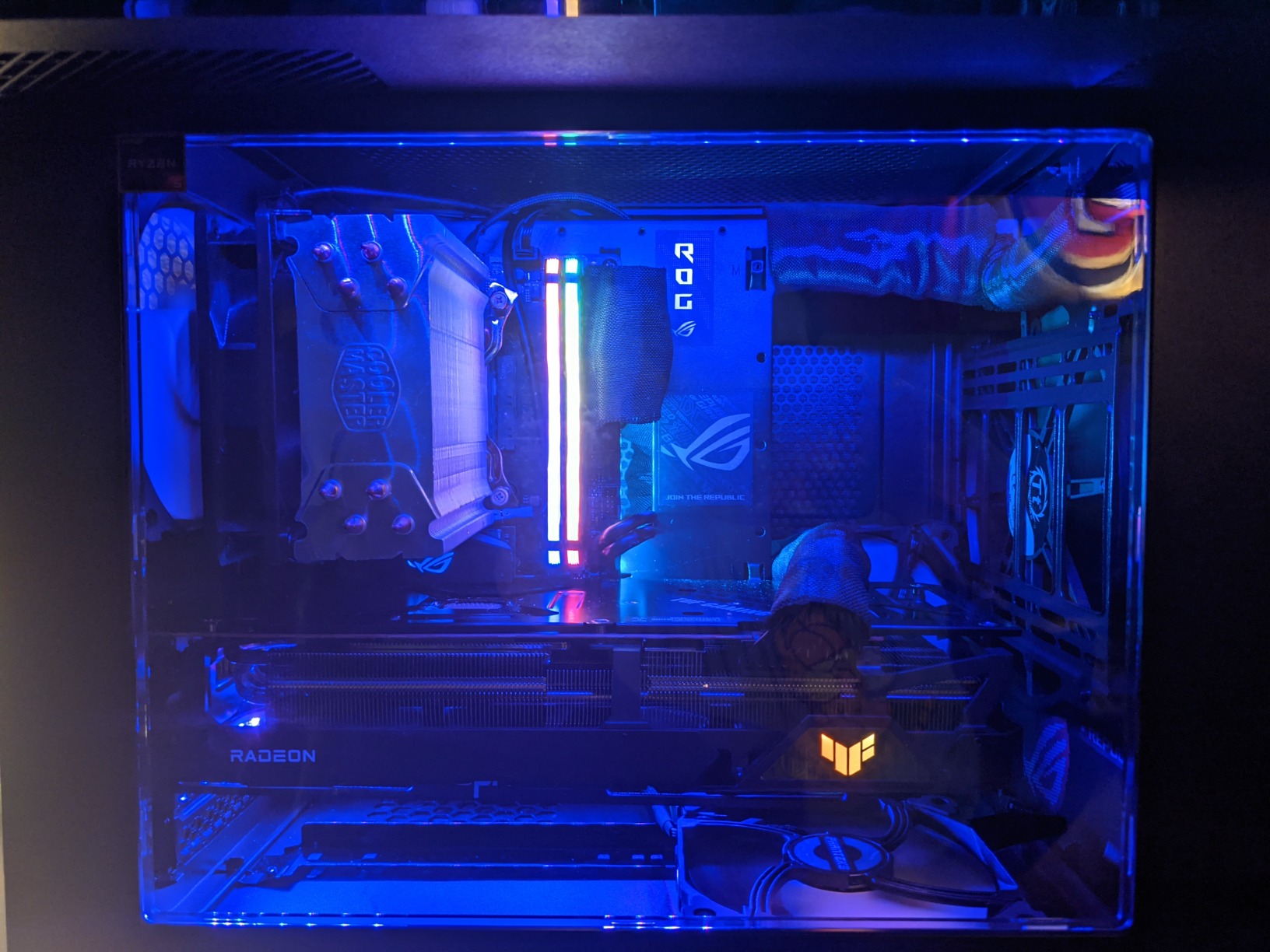 Thermaltake Core V1 Snow Edition SPCC Mini ITX Cube Computer Chassis CA-1B8-00S6WN-01, White - Customer Photo 1