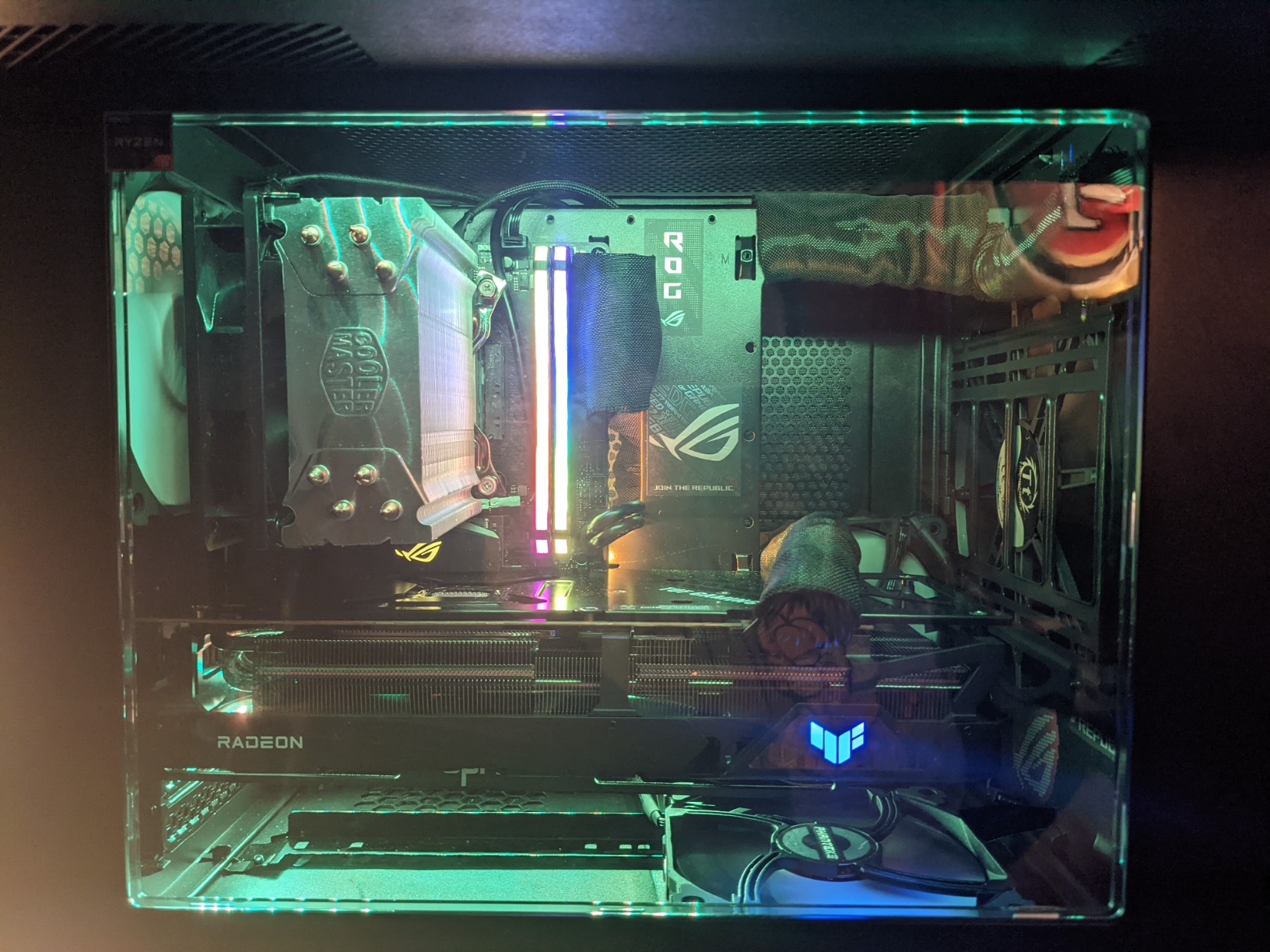 Thermaltake Core V1 Snow Edition SPCC Mini ITX Cube Computer Chassis CA-1B8-00S6WN-01, White - Customer Photo 2