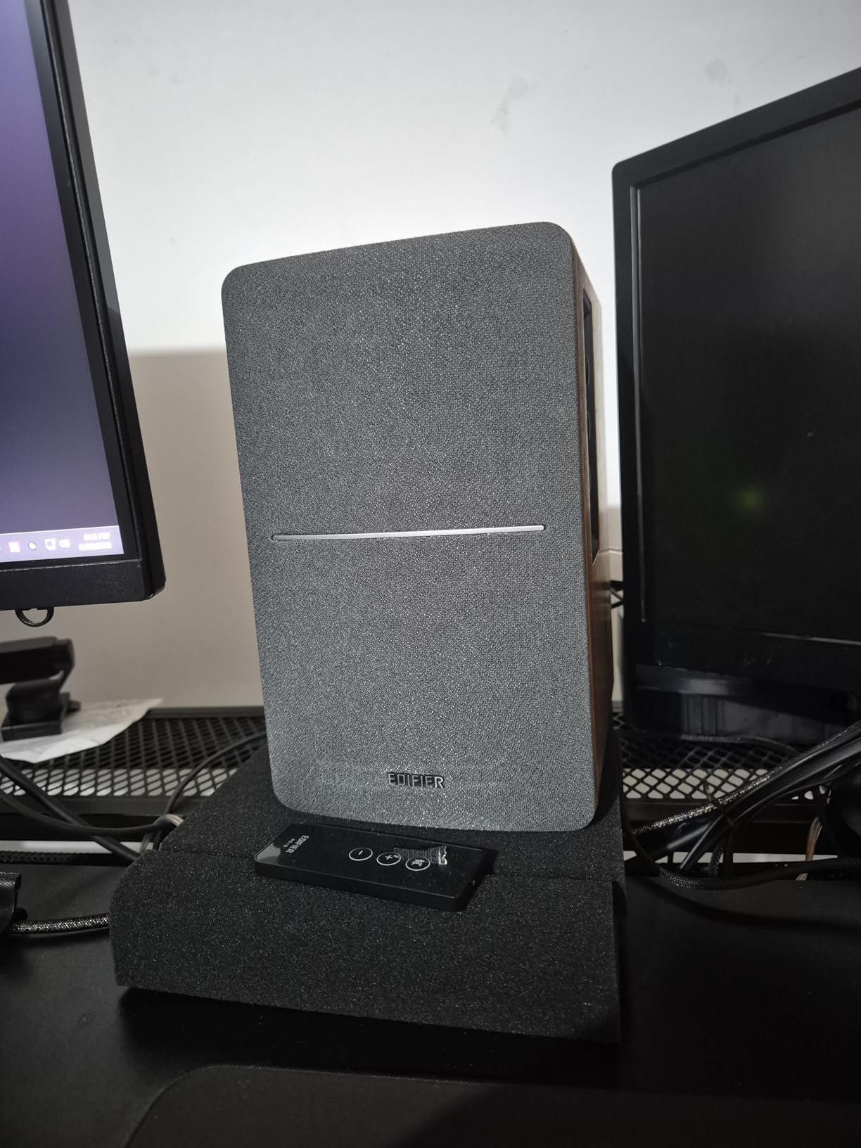 Edifier R1280T Powered Bookshelf Speakers - 2.0 Active Near Field Studio Monitor Speaker - Wooden Enclosure - 42 Watts RMS Power - Customer Photo 2