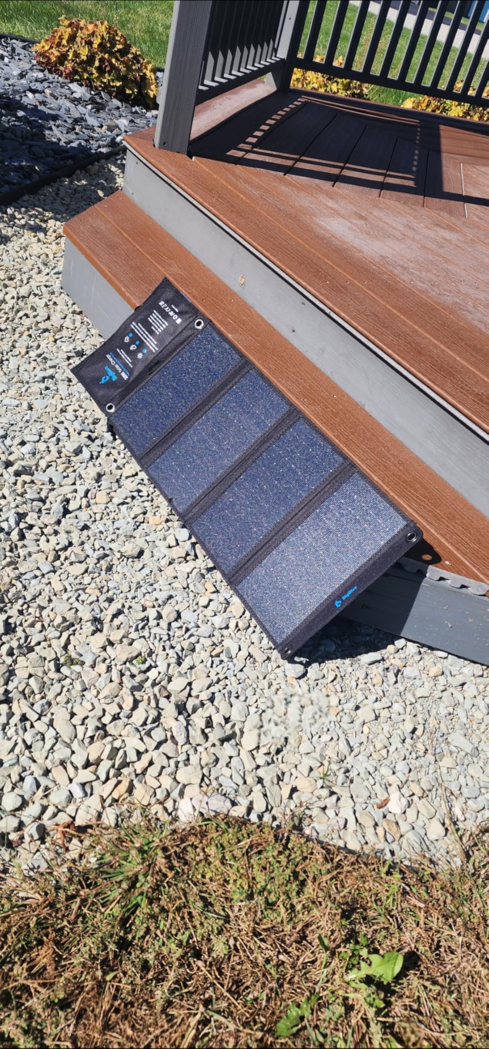 [Upgraded] BigBlue 3 USB Ports 28W Solar Charger(5V/4.8A Max), Portable Foldable Solar Panel for Camping, IP44 Waterproof, Compatible with iPhone 11/XS/XS Max/XR/X/8/7, iPad, Samsung Galaxy LG etc. - Customer Photo 1