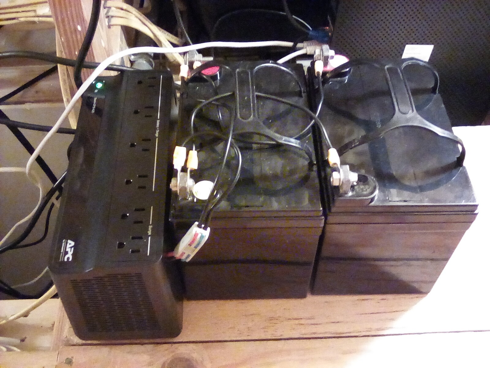 APC UPS Battery Backup Surge Protector, 425VA Backup Battery Power Supply, BE425M, Black Customer Review APC UPS Battery Backup Surge Protector, 425VA Backup Battery Power Supply, BE425M, Black - Customer Photo 2