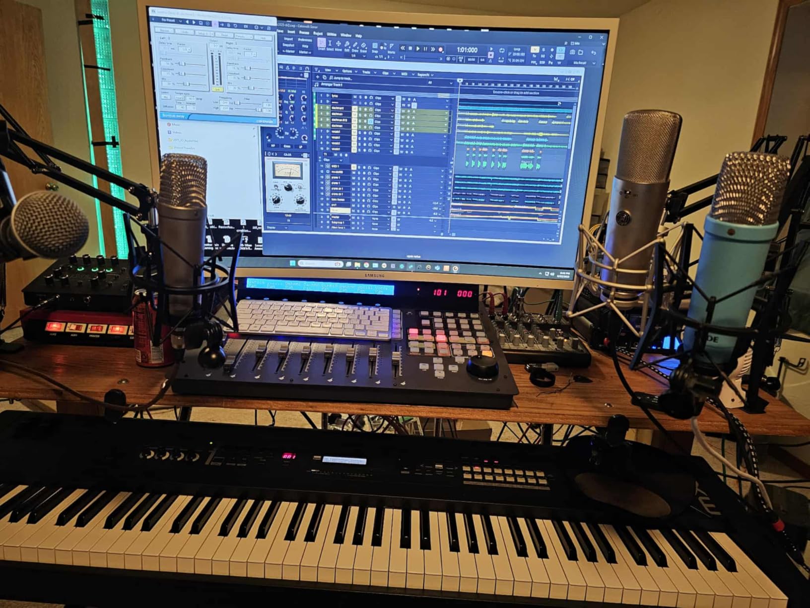 InnoGear Boom Arm Microphone Mic Stand for Blue Yeti HyperX QuadCast SoloCast Snowball Fifine Shure SM7B and Other Mic, Black customer photo 2