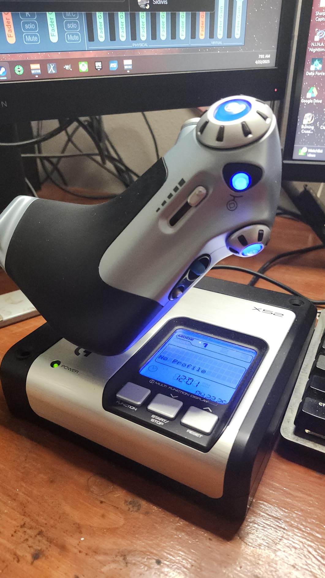 Logitech G X52 Flight Control System - Standard Packaging - Customer Photo 1