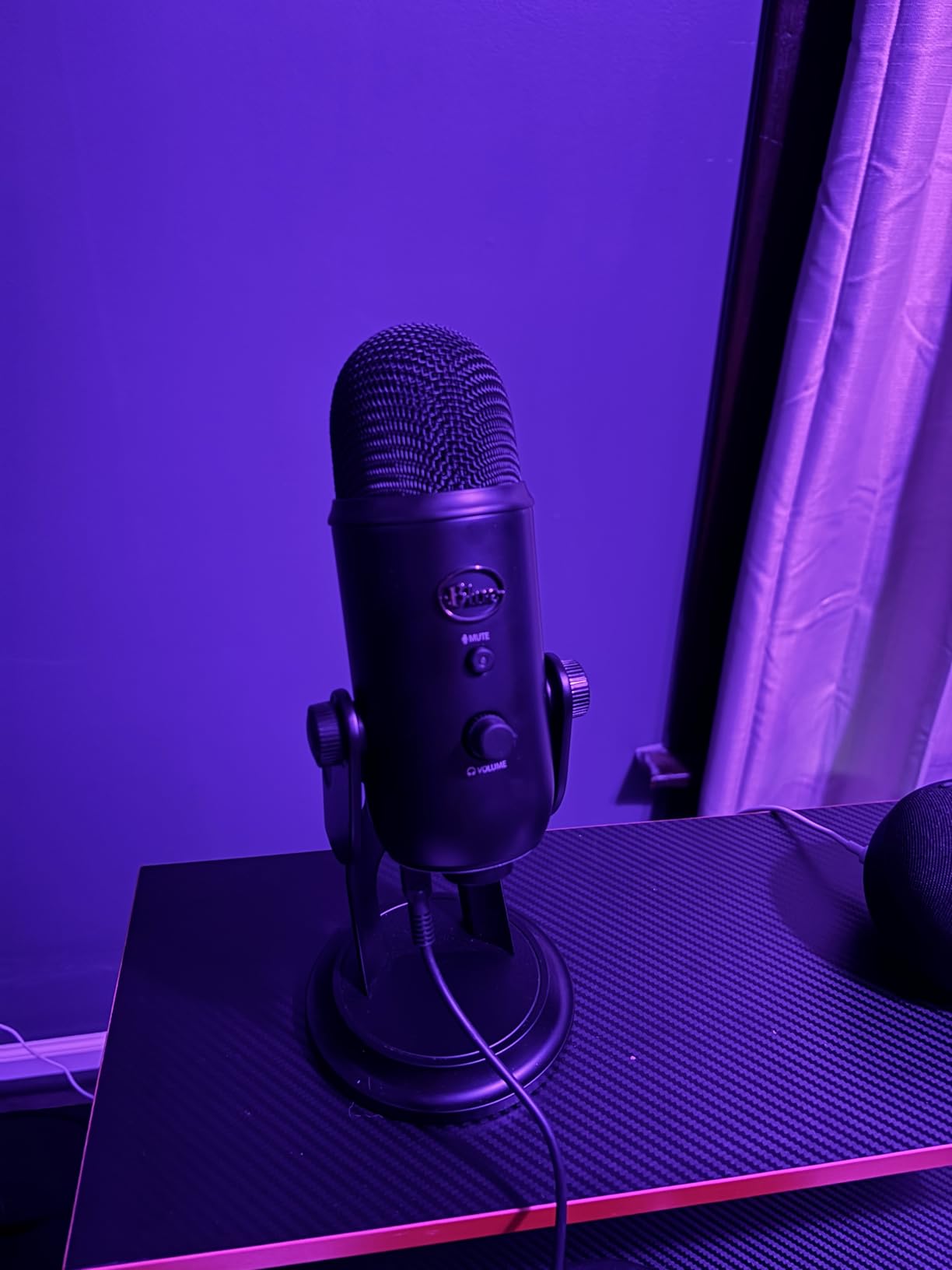 Logitech Creators Blue Yeti USB Microphone for Gaming, Streaming, Podcast, YouTube, Discord, PC, Studio Sound, Plug & Play-Midnight Blue Customer Review Logitech Creators Blue Yeti USB Microphone for Gaming, Streaming, Podcast, YouTube, Discord, PC, Studio Sound, Plug & Play-Midnight Blue - Customer Photo 1