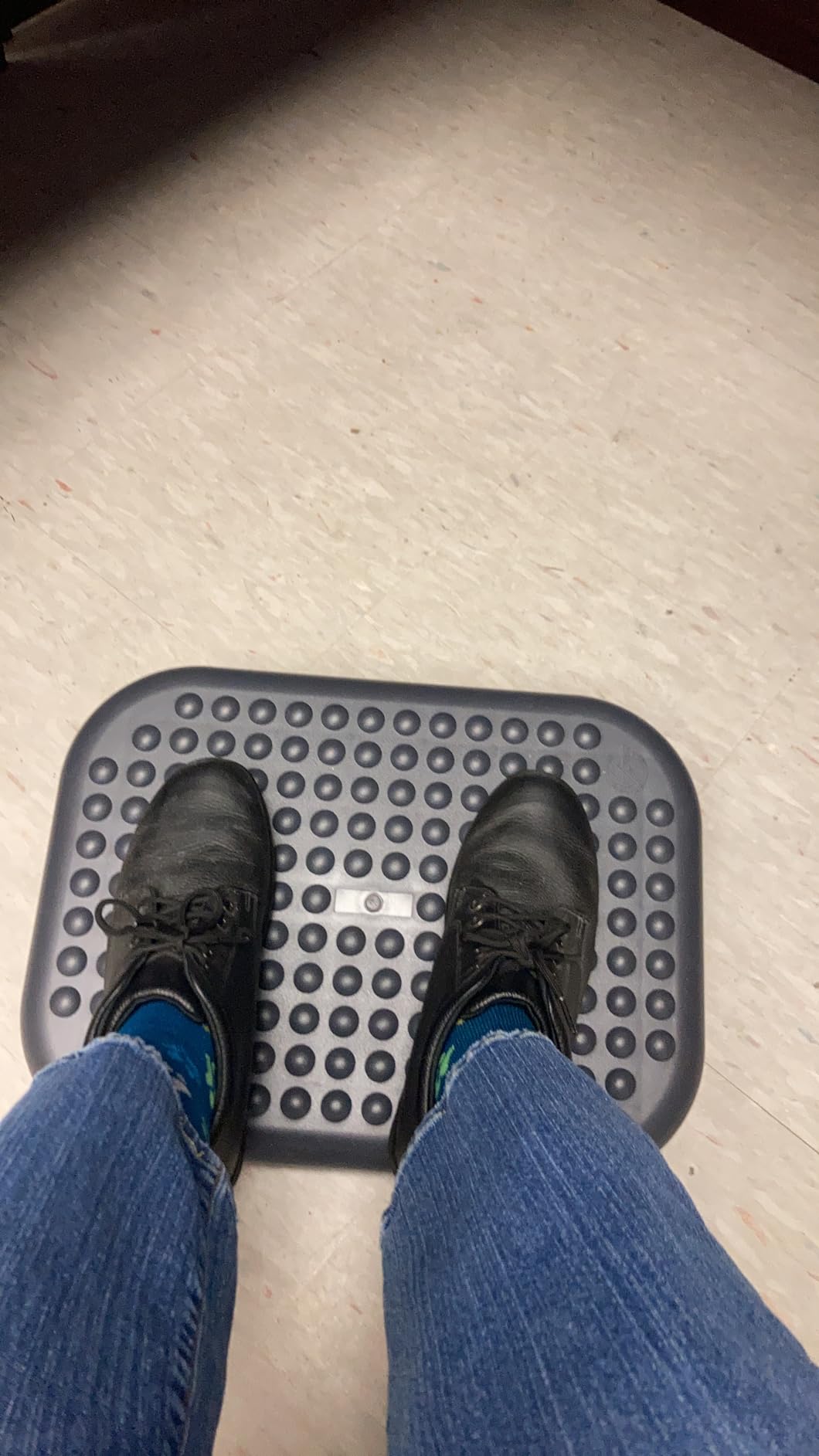 Mount-It! Ergonomic Foot Rest Under Desk | Adjustable Tilt Footrest with Textured Massage Surface | Work Footstool Under Office Desk Foot Support - Black - Customer Photo 1