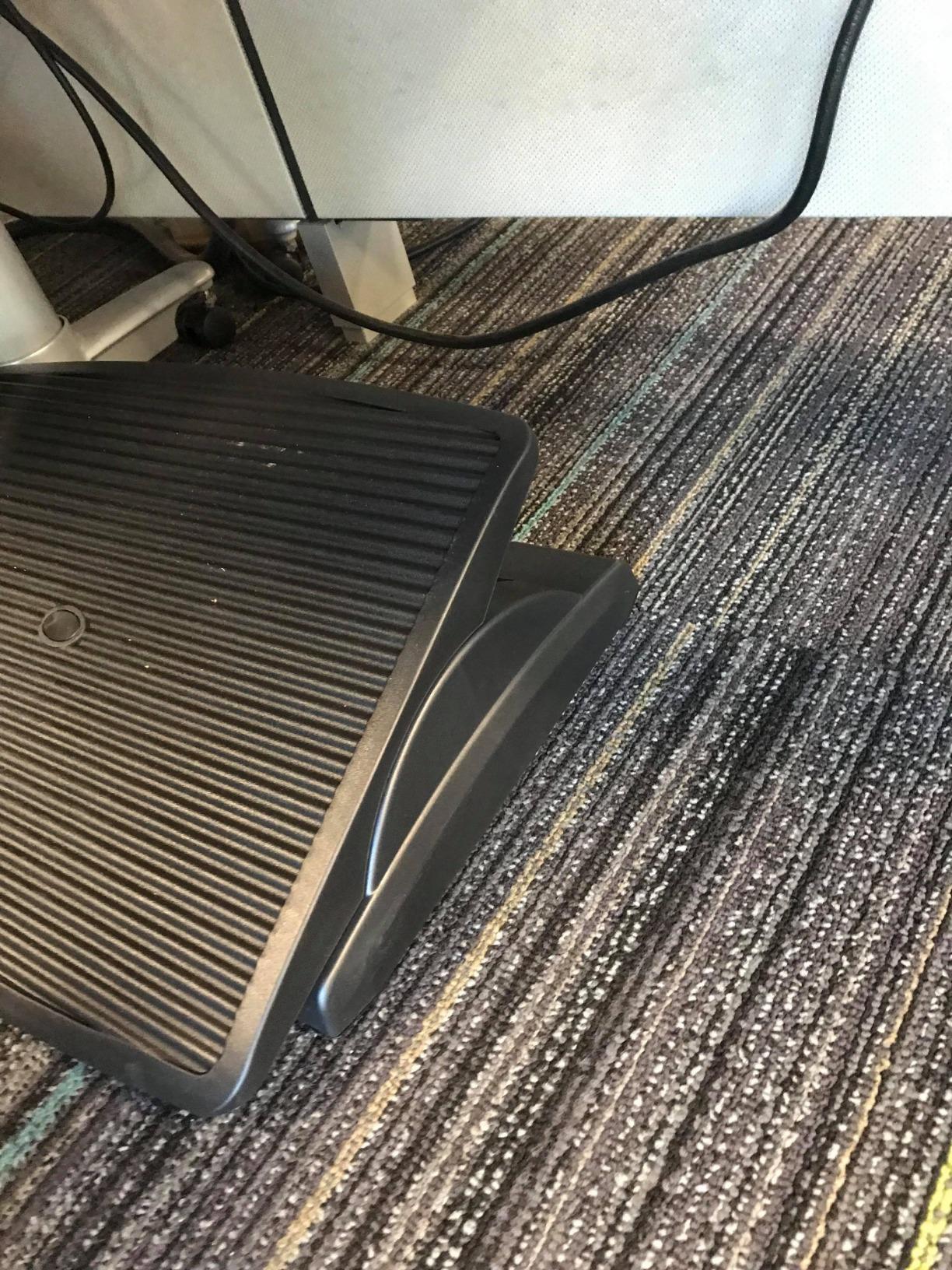 Mount-It! Ergonomic Footrest for Office or Home | Under Desk Tilting Footrest | Adjustable Desk Foot Rest with Massaging Surface and 3 Tilt Positions - Customer Photo 2