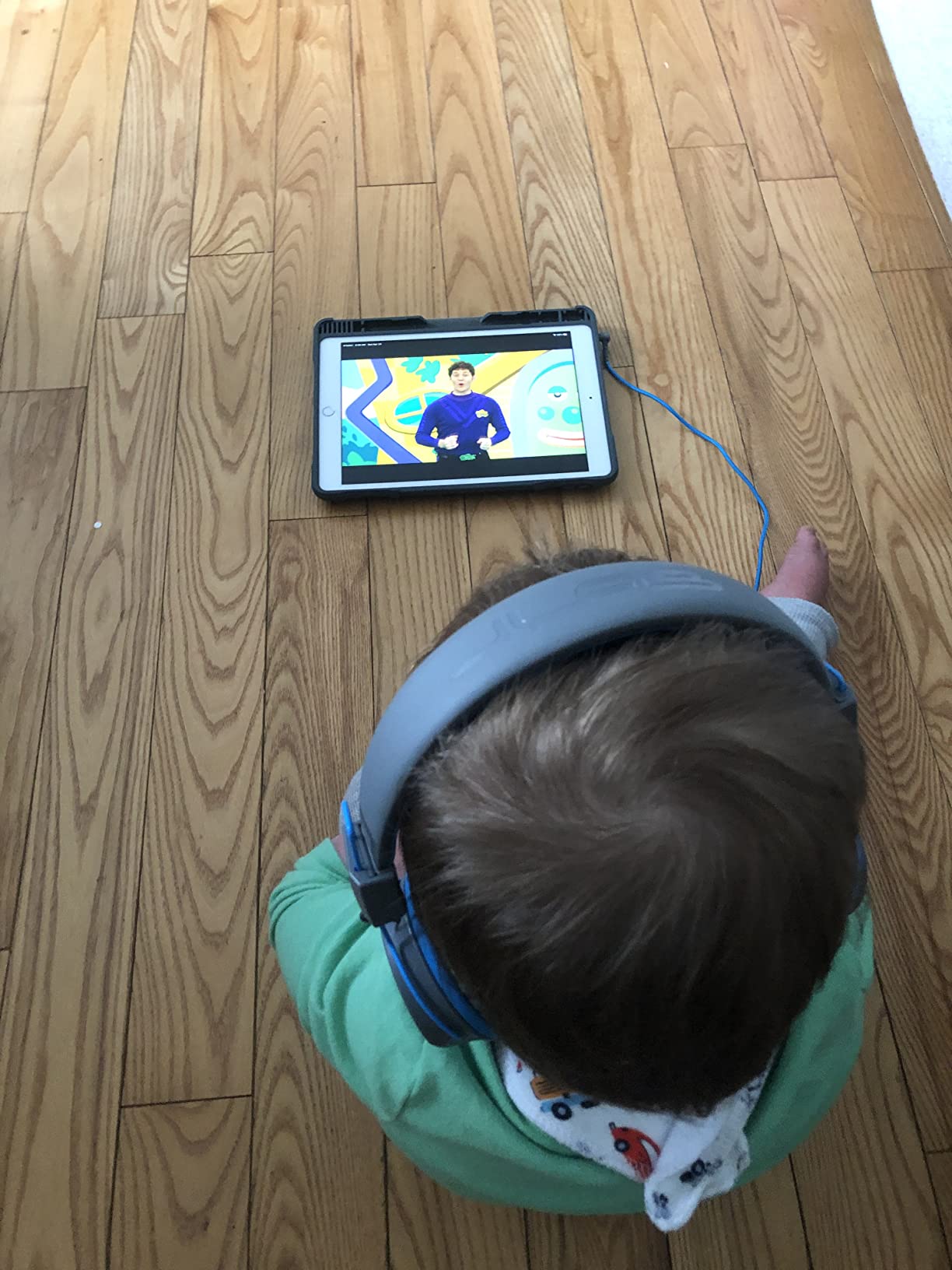 JLab JBuddies Studio On-Ear Kids Wired Headphones, Toddler Headphones, Kid Safe, Studio Volume Safe, Volume Limiter, Folding, Adjustable, Noise Isolation, with Mic (Graphite/Blue) Customer Review JLab JBuddies Studio On-Ear Kids Wired Headphones, Toddler Headphones, Kid Safe, Studio Volume Safe, Volume Limiter, Folding, Adjustable, Noise Isolation, with Mic (Graphite/Blue) - Customer Photo 1