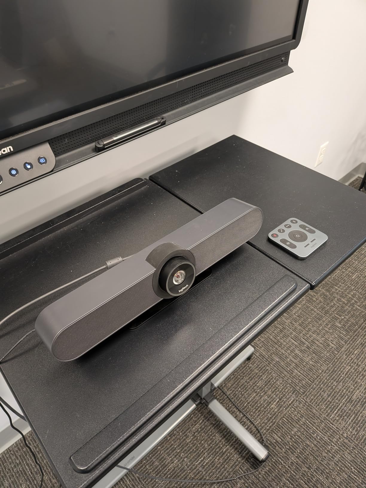 Logitech MeetUp Video Conferencing System, Ultra HD 4K/1080p/720p, 3 Microphones/Adjustable Speakers, Wide Field of View 120°, PC/Mac/Laptop/Macbook/Tablet - Black - Customer Photo 3