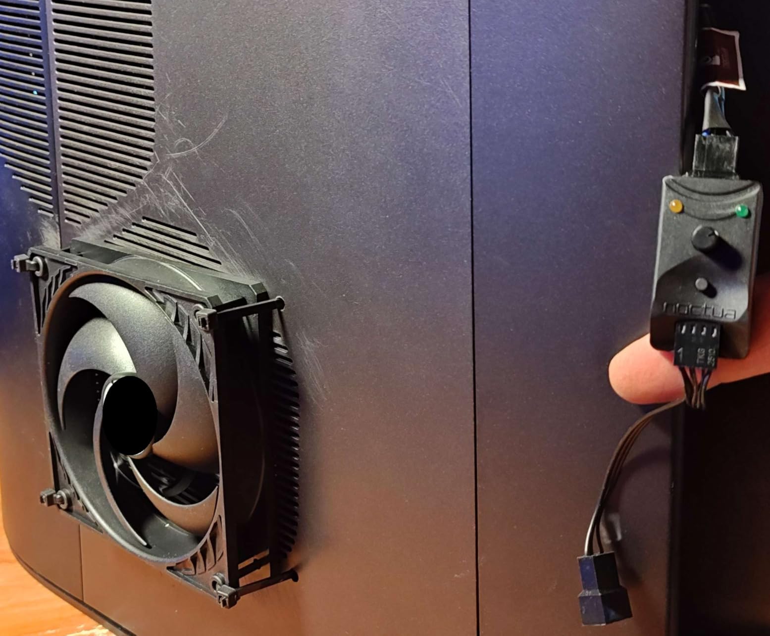 Noctua NA-FC1, 4-Pin PWM Fan Controller (Black) customer photo 1