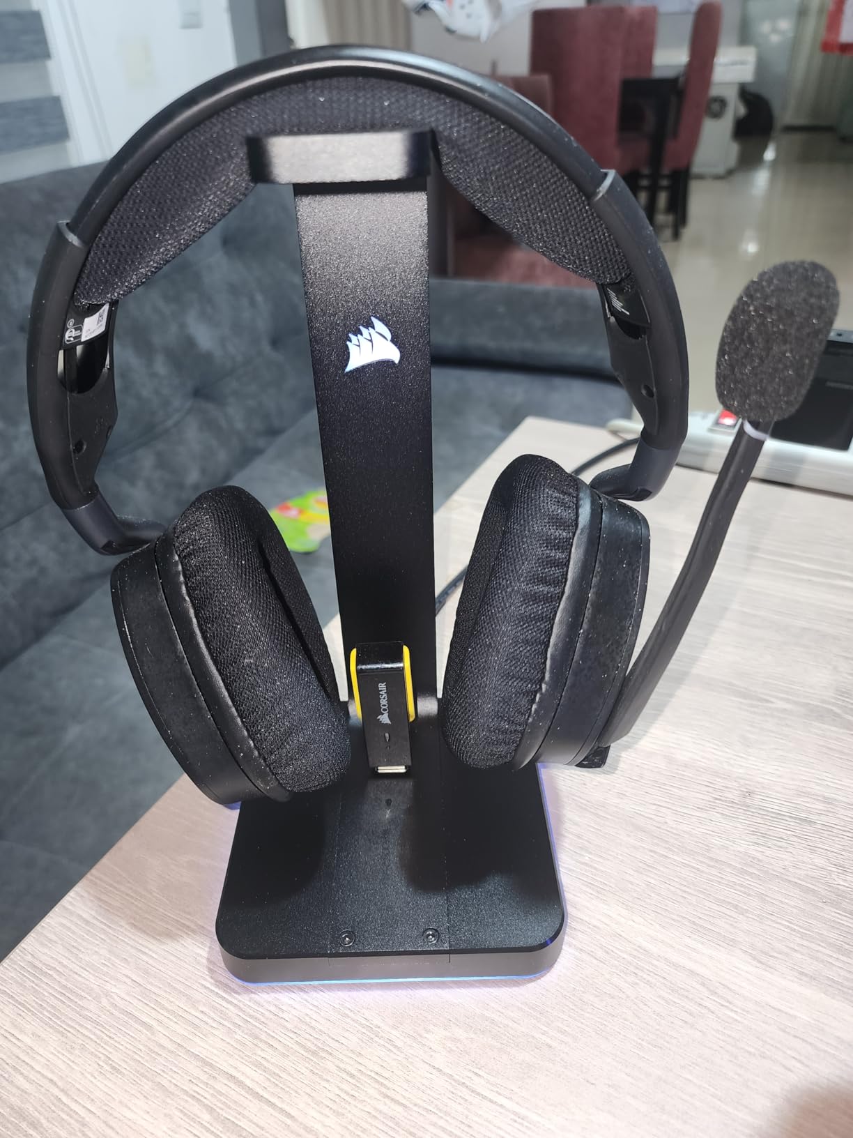 Corsair ST100 RGB Premium Headset Stand with 7.1 Surround Sound - 3.5mm and 2xUSB 3.0 Customer Review Corsair ST100 RGB Premium Headset Stand with 7.1 Surround Sound - 3.5mm and 2xUSB 3.0 - Customer Photo 1