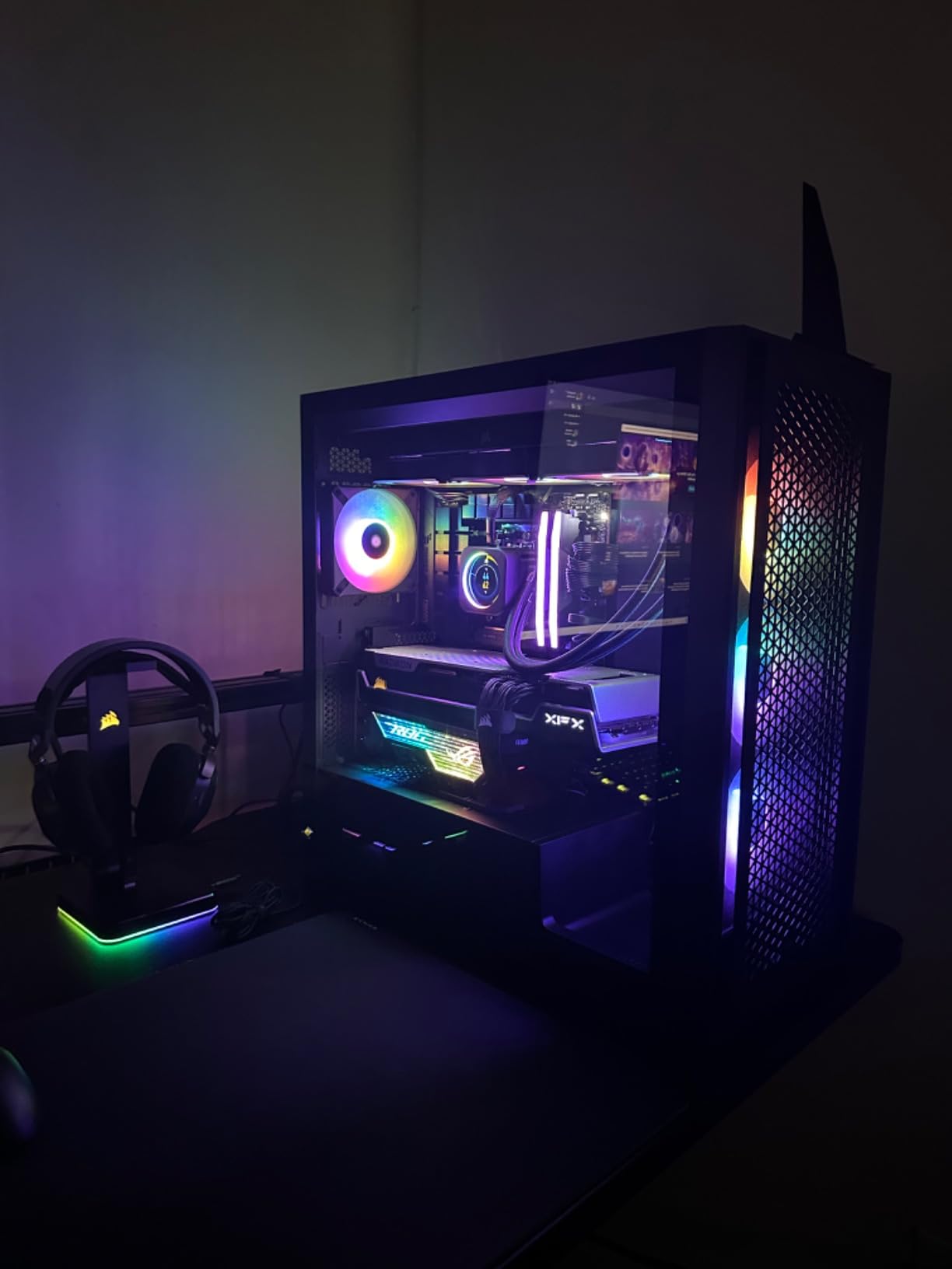 Corsair ST100 RGB Premium Headset Stand with 7.1 Surround Sound - 3.5mm and 2xUSB 3.0 Customer Review Corsair ST100 RGB Premium Headset Stand with 7.1 Surround Sound - 3.5mm and 2xUSB 3.0 - Customer Photo 3