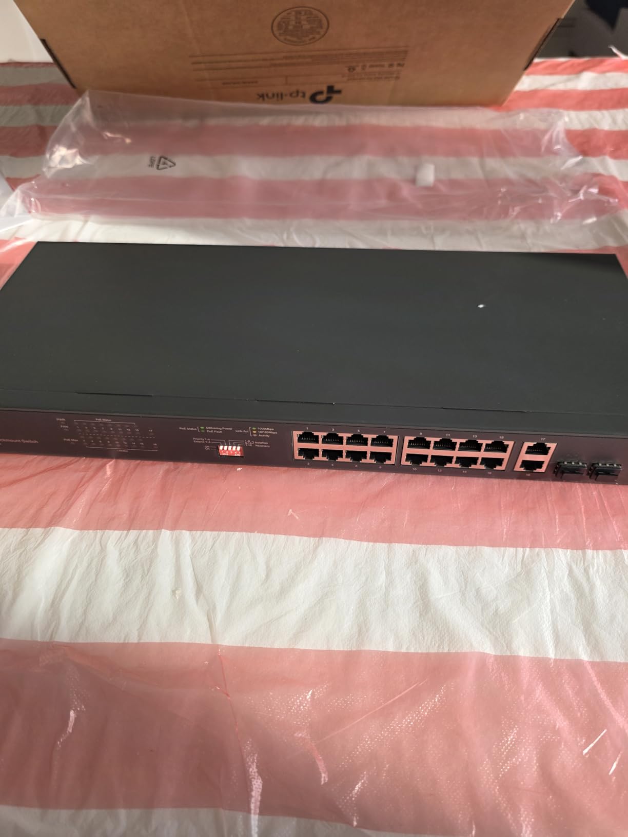 TP-Link TL-SG1005P, 5 Port Gigabit PoE Switch, 4 PoE+ Ports @65W, Desktop, Plug & Play, Sturdy Metal w/ Shielded Ports, Fanless, QoS & IGMP Snooping - Customer Photo 1