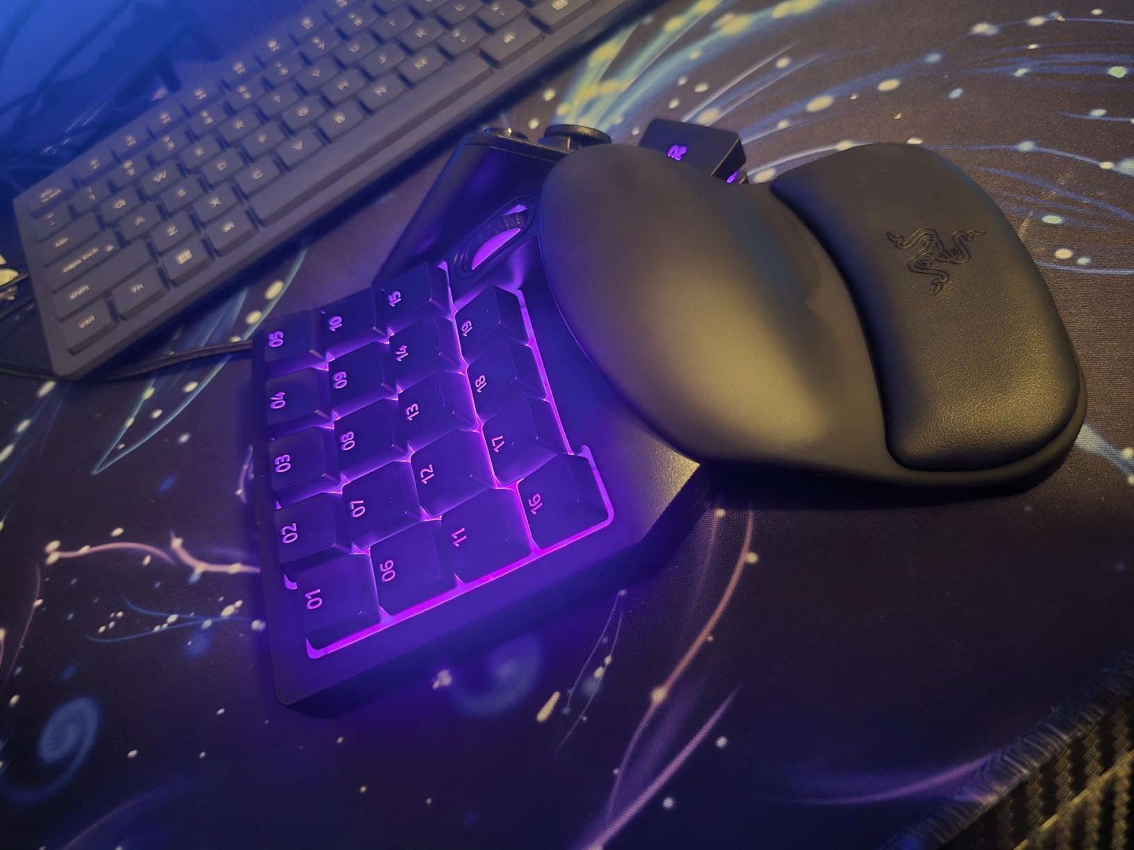 Razer Tartarus V2 Gaming Keypad: Mecha Membrane Key Switches - One Handed Keyboard - 32 Programmable Keys - Customizable Chroma RGB Lighting - Programmable Macros - Snap Tap - Black Customer Review Razer Tartarus V2 Gaming Keypad: Mecha Membrane Key Switches - One Handed Keyboard - 32 Programmable Keys - Customizable Chroma RGB Lighting - Programmable Macros - Snap Tap - Black - Customer Photo 4