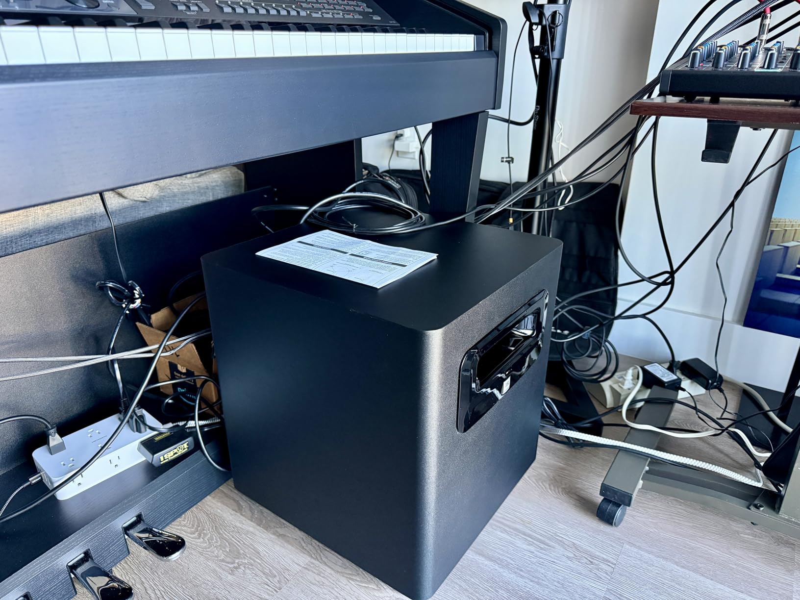 JBL Professional 305PMkII 5-Inch 2-Way Powered, Active Monitor Speaker for Near Field Music Production, Studio Monitor, Desktop Computer, Hi-Fi Audio. Sold Individually, Black Customer Review JBL Professional 305PMkII 5-Inch 2-Way Powered, Active Monitor Speaker for Near Field Music Production, Studio Monitor, Desktop Computer, Hi-Fi Audio. Sold Individually, Black - Customer Photo 2