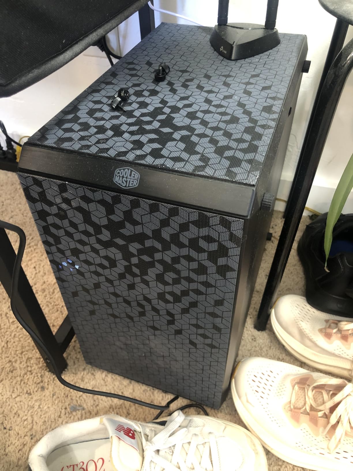 Cooler Master MasterBox Q300L Micro-ATX Tower with Magnetic Design Dust Filter, Transparent Acrylic Side Panel, Adjustable I/O & Fully Ventilated Airflow, Black (MCB-Q300L-KANN-S00) - Customer Photo 2
