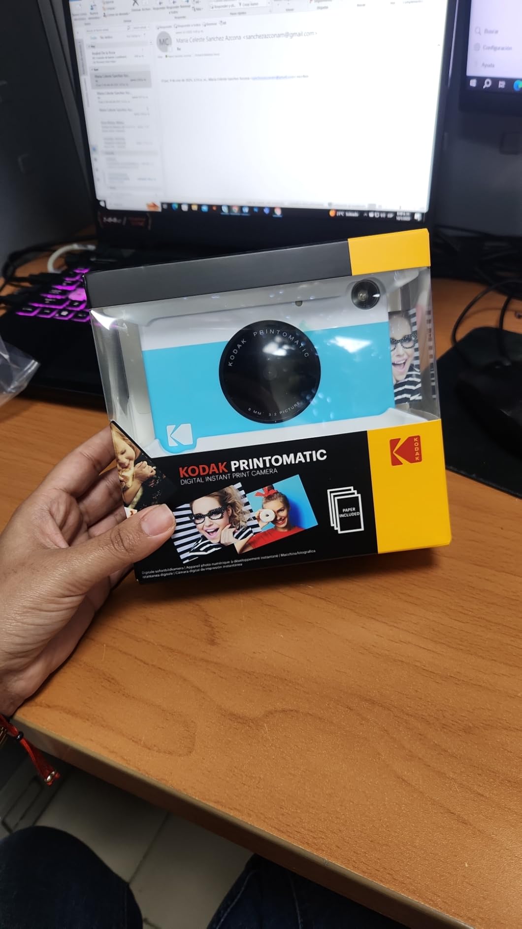 KODAK Printomatic Full-Color Instant Print Digital Camera - Colorful Photos On Zink 2x3 KODAK Printomatic Full-Color Instant Print Digital Camera - Colorful Photos On Zink 2x3