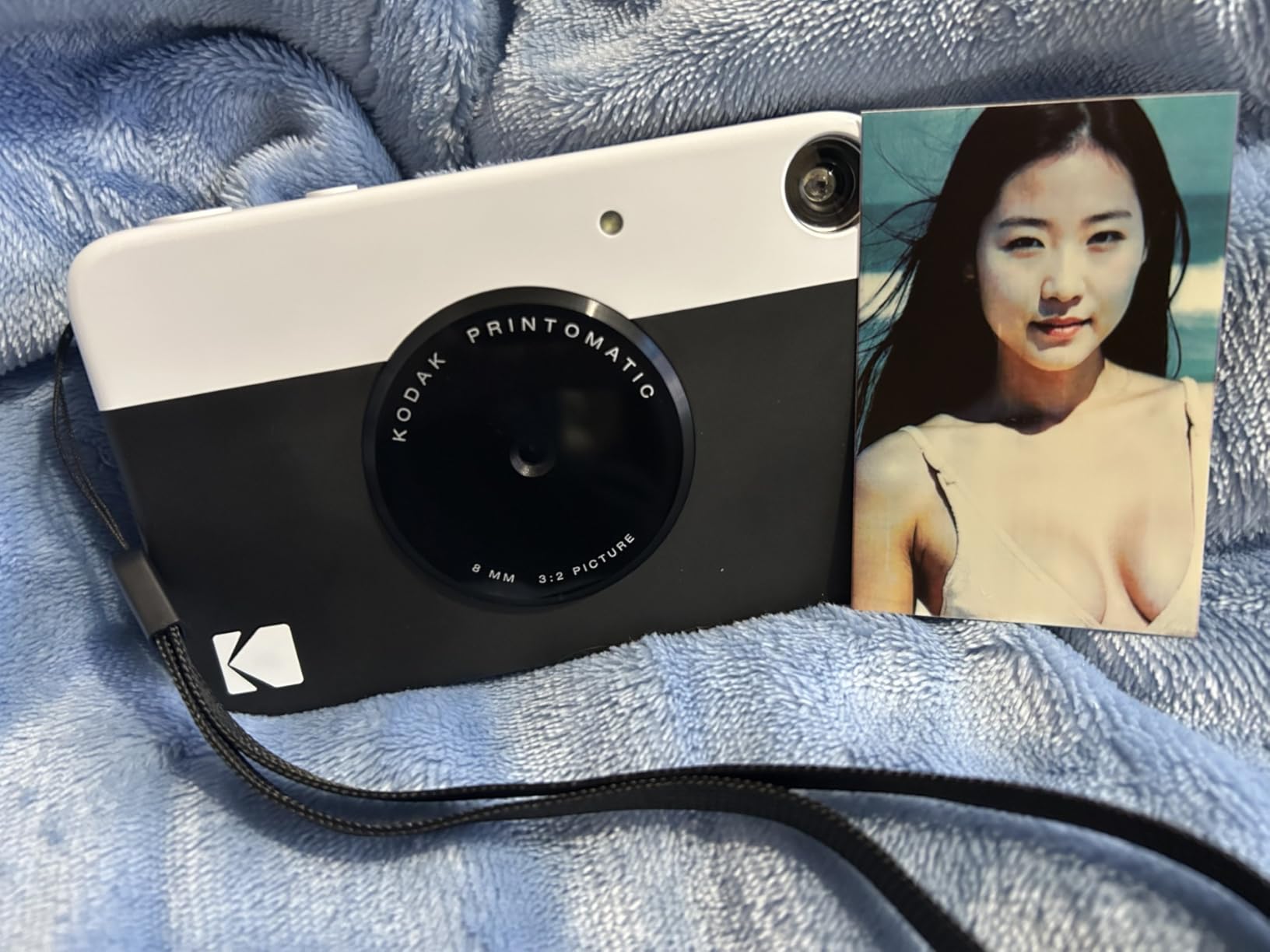 KODAK Printomatic Full-Color Instant Print Digital Camera - Colorful Photos On Zink 2x3 KODAK Printomatic Full-Color Instant Print Digital Camera - Colorful Photos On Zink 2x3