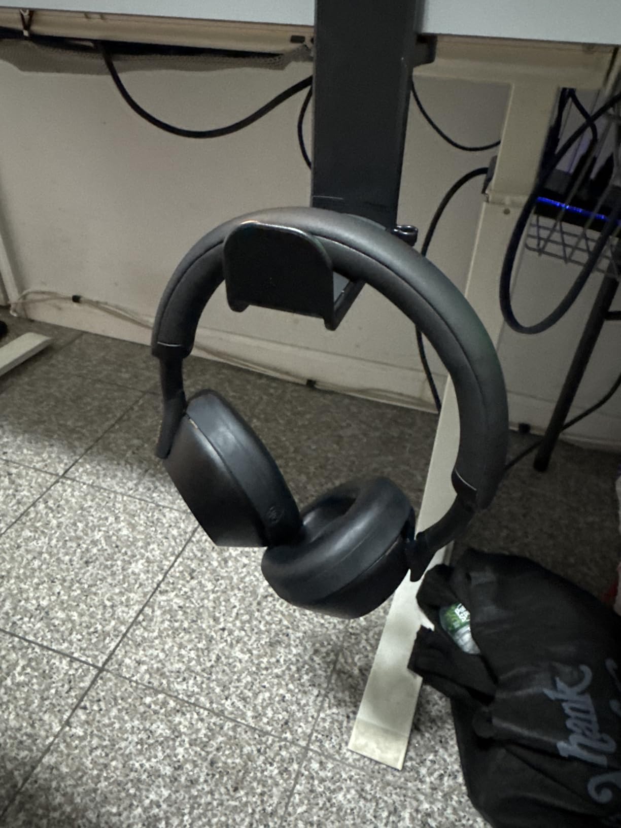 EURPMASK Rotating Headphone Stand - PC Gaming Headset Holder, Adjustable Clamp-on Under Desk Hanger With 360 Degree Swivel & Cable Clip Organizer - Black - Customer Photo 1