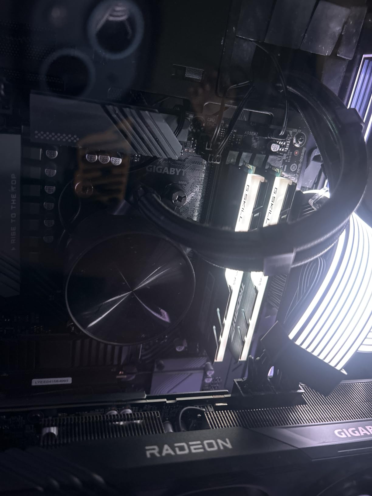 G.SKILL Trident Z RGB Series DDR4 RAM (XMP) 32GB (2x16GB) 3200MT/s CL16-18-18-38 1.35V Intel AMD Desktop Computer Memory U-DIMM (F4-3200C16D-32GTZR) - Customer Photo 4