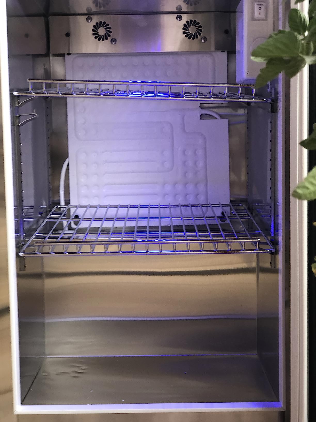 Mont Alpi MAF 2.7 Cubic Ft Stainless Steel Portable Outdoor Rated Glass Door Compact Temperature Adjustable Lockable Refrigerator Beverage & Wine Cooler Module w/ 3 Adjustable Racks + Blue Lighting - Customer Photo 2