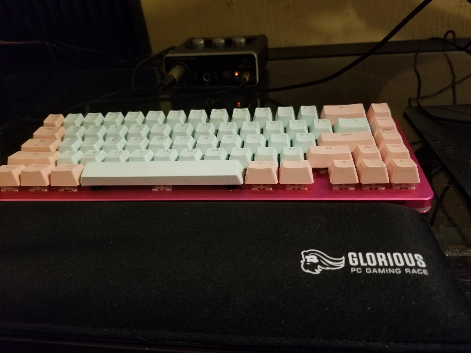 Glorious Wrist Pad/Rest - Compact - Black - Mechanical Keyboards, Stitched Edges, Ergonomic | 12x4 inches | 25mm/1in Thick (GWR-75) Compact (Black) customer photo 2