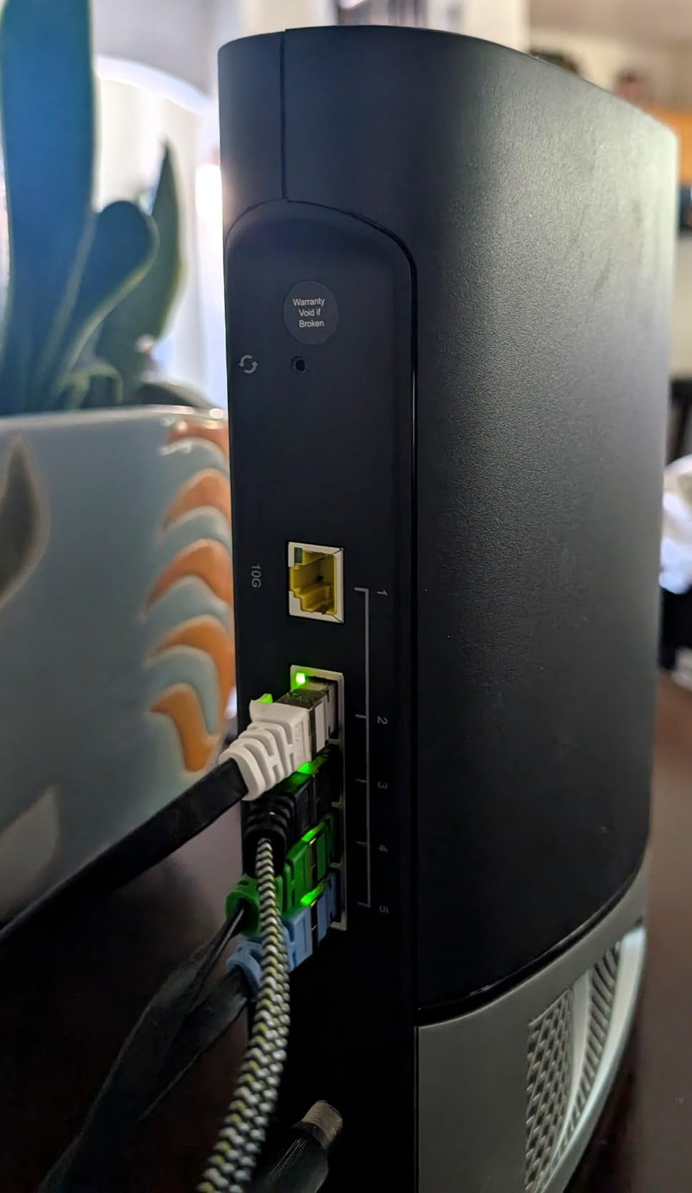 ARRIS (SB8200) - Cable Modem - Fast DOCSIS 3.1 32x8 Gigabit Cable Modem , Approved for Comcast Xfinity, Cox, Charter Spectrum, & more | 1 Gbps Max Internet Speed, 4 OFDM Channels - (No Built-in Wifi) - Customer Photo 2