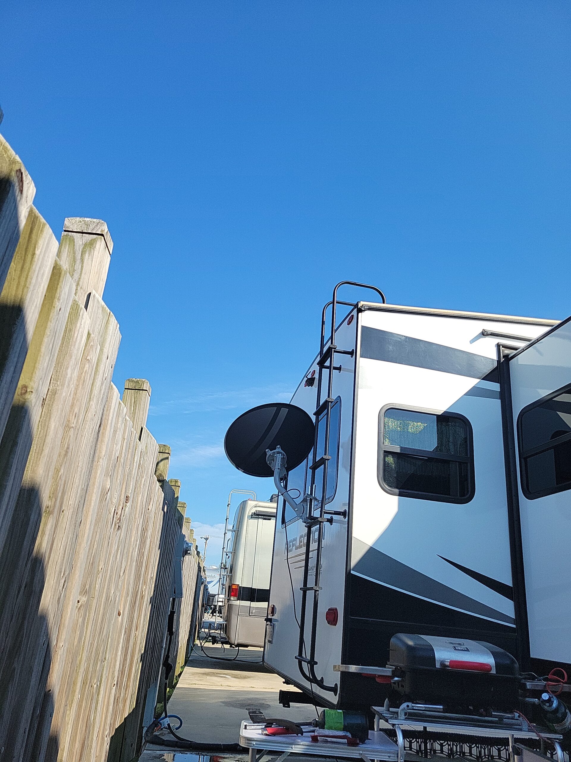 KING DT4450 DISH Tailgater Bundle - Portable/Roof Mountable Satellite TV Antenna and DISH Wally HD Receiver , White , Western & Eastern Arc Satellites - Customer Photo 5