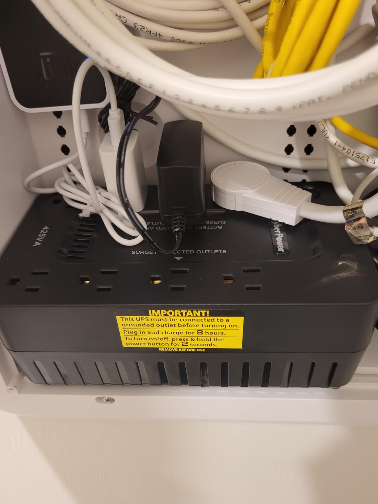 CyberPower ST425 Standby UPS Battery Backup and Surge Protector, 425VA/260W, 8 Outlets, Compact, UL Certified customer photo 1