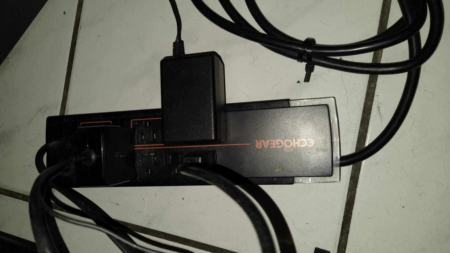 ECHOGEAR ShockBlocker 8 Outlet Surge Protector Power Strip - Slim Design Can Power & Protect Your Entire TV, Office, Or Gaming Setup - Advanced Surge Suppressor with 3420 Joules of Protection Customer Review ECHOGEAR ShockBlocker 8 Outlet Surge Protector Power Strip - Slim Design Can Power & Protect Your Entire TV, Office, Or Gaming Setup - Advanced Surge Suppressor with 3420 Joules of Protection - Customer Photo 5